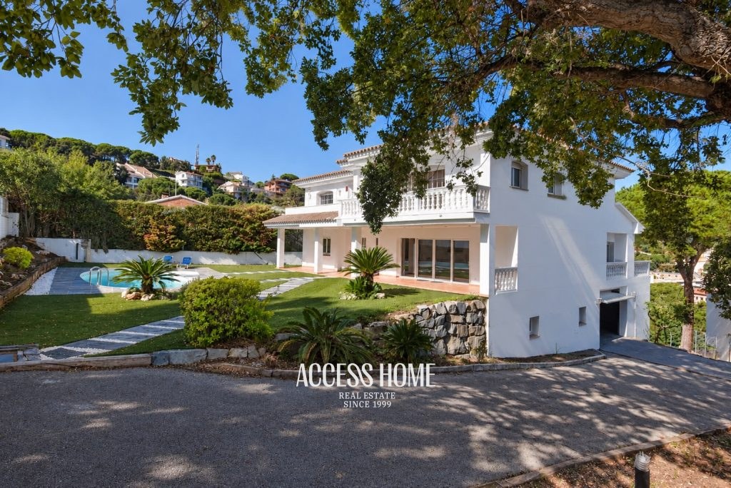 Magnífica casa con jardín y piscina privada en Cabrils