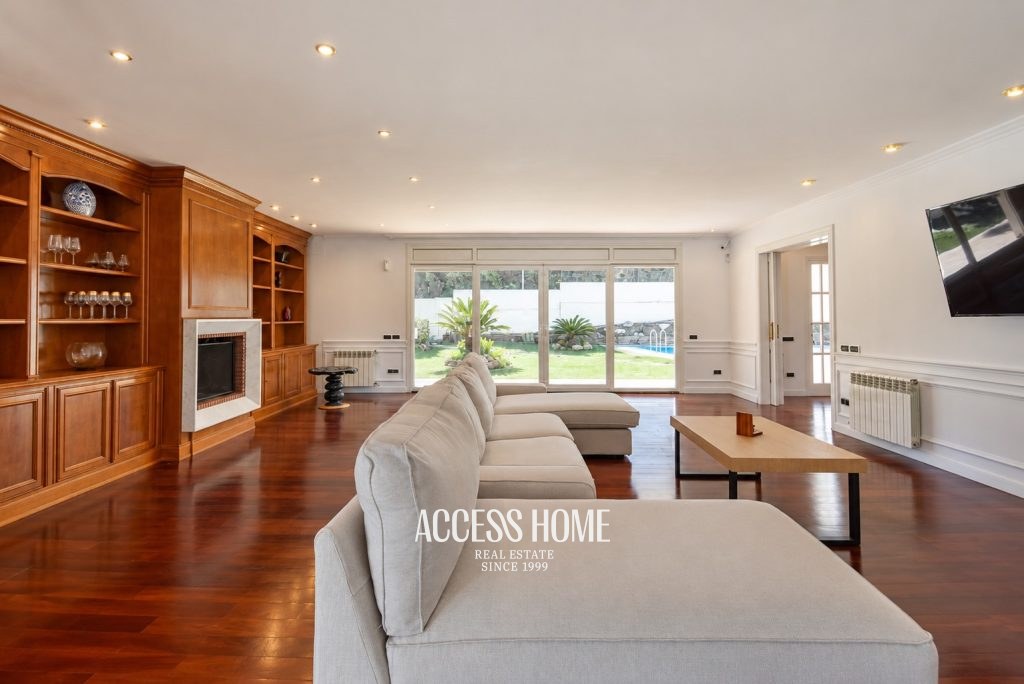 Magnífica casa con jardín y piscina privada en Cabrils