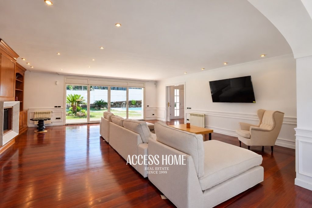 Magnífica casa con jardín y piscina privada en Cabrils