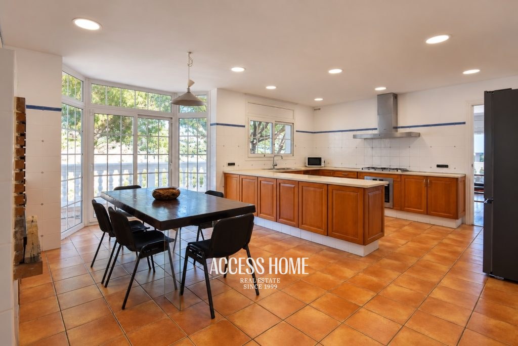Magnífica casa con jardín y piscina privada en Cabrils