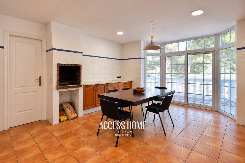 Magnífica casa con jardín y piscina privada en Cabrils