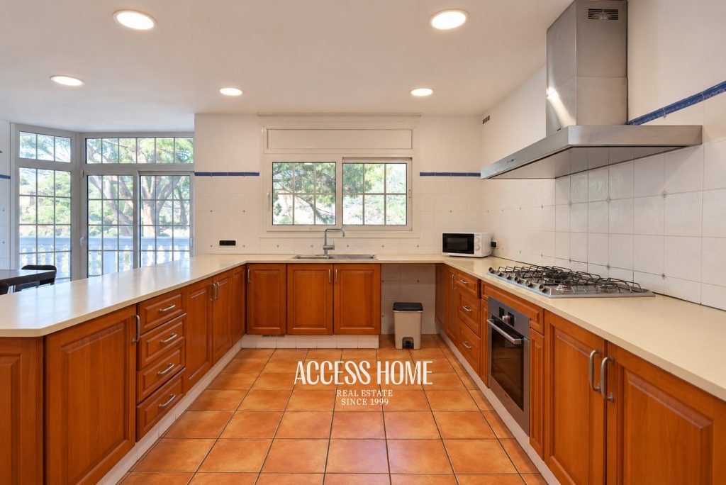 Magnífica casa con jardín y piscina privada en Cabrils