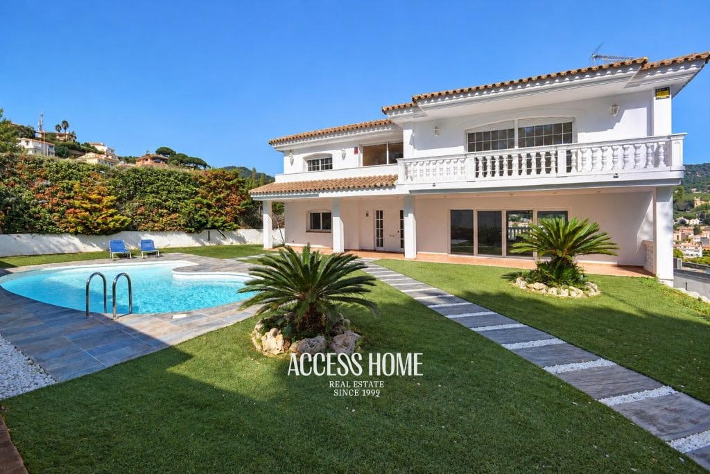 Magnífica casa con jardín y piscina privada en Cabrils