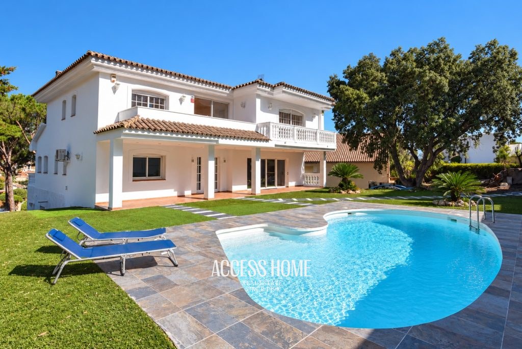 Magnífica casa con jardín y piscina privada en Cabrils