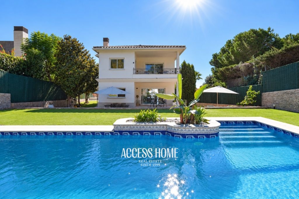 Exclusiva villa de estilo colonial con vistas al mar en Sant Berger