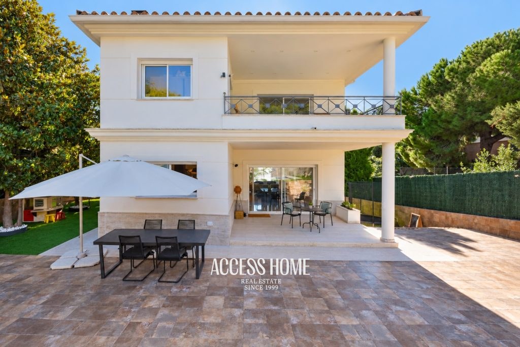 Exclusiva villa de estilo colonial con vistas al mar en Sant Berger