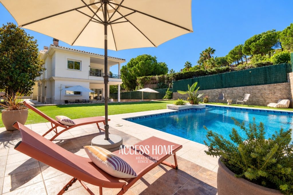 Exclusiva villa de estilo colonial con vistas al mar en Sant Berger