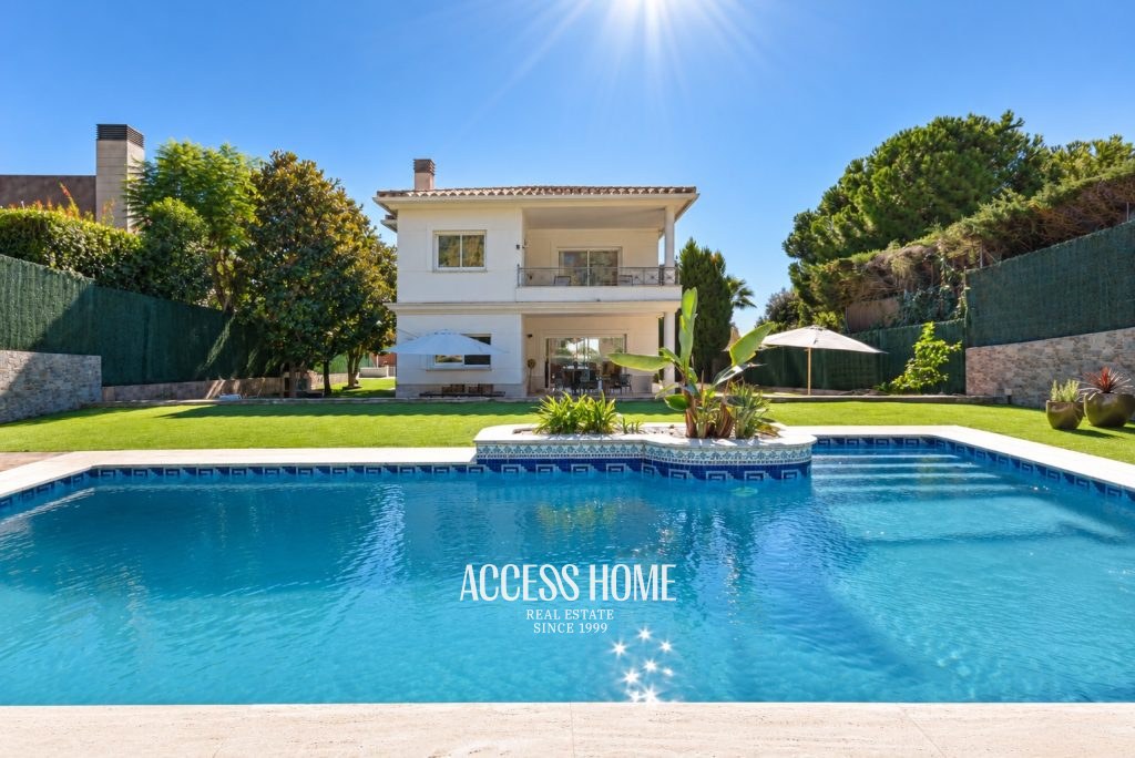 Exclusiva villa de estilo colonial con vistas al mar en Sant Berger