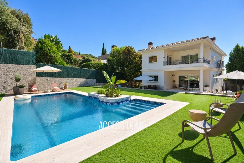 Exclusiva villa de estilo colonial con vistas al mar en Sant Berger