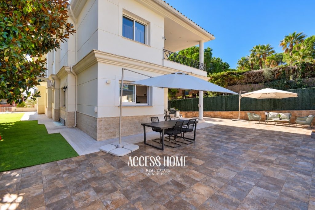 Exclusiva villa de estilo colonial con vistas al mar en Sant Berger
