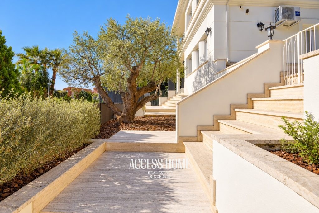 Exclusiva villa de estilo colonial con vistas al mar en Sant Berger