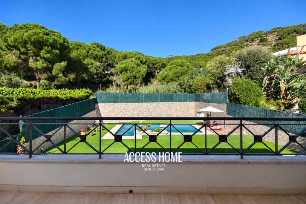 Exclusiva villa de estilo colonial con vistas al mar en Sant Berger
