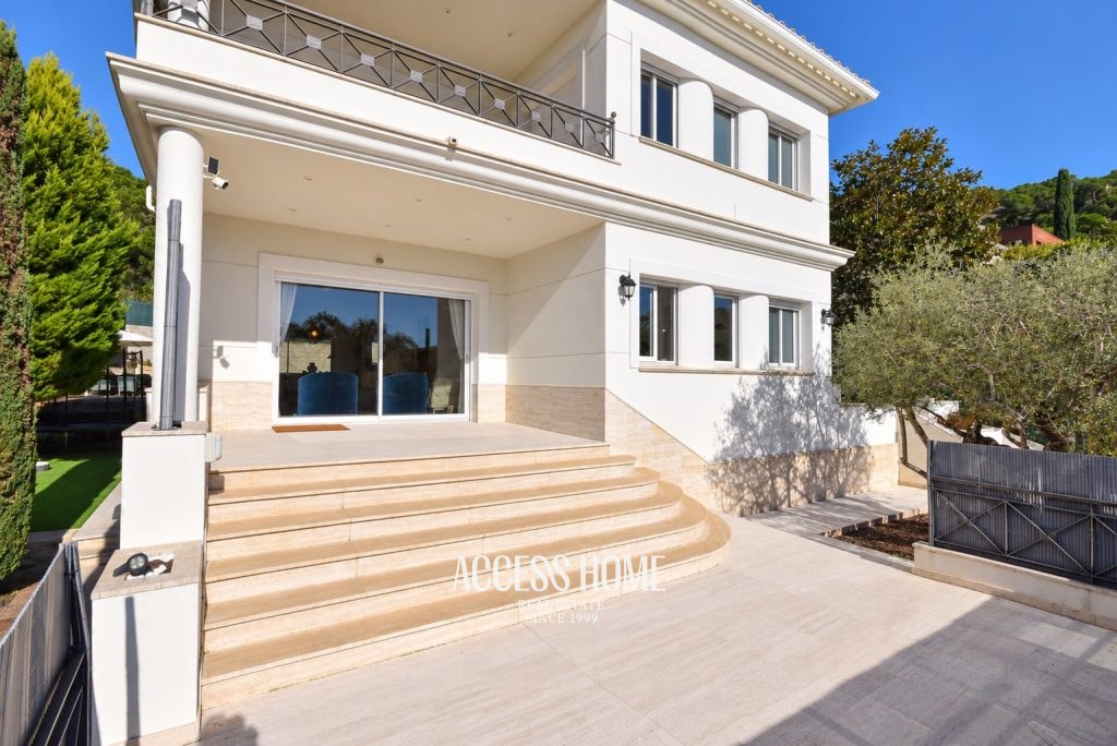 Exclusiva villa de estilo colonial con vistas al mar en Sant Berger